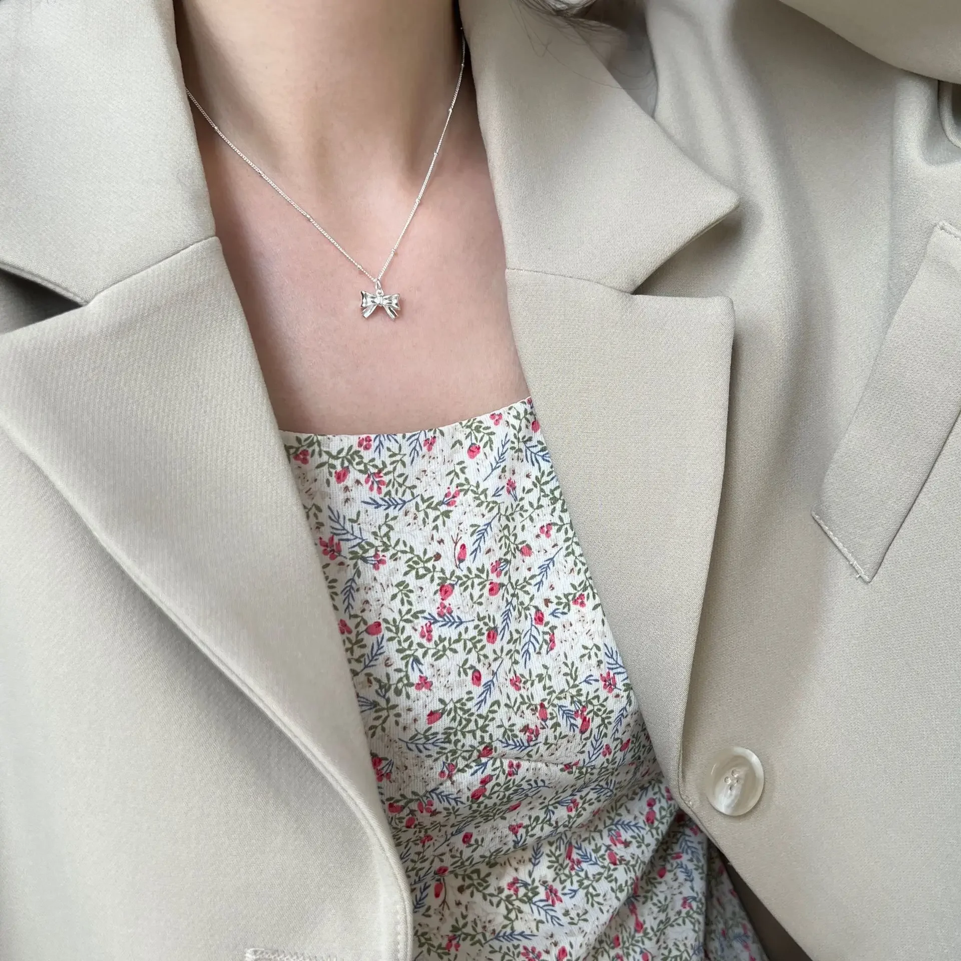 Bow Necklace Cute and Sweet Lady Butterfly Collarbone Necklace Necklace for Women Minimalist Jewelry Bow Necklace Cute and Sweet Lady Butterfly Collarbone Necklace Necklace for Women Minimalist Jewelry
