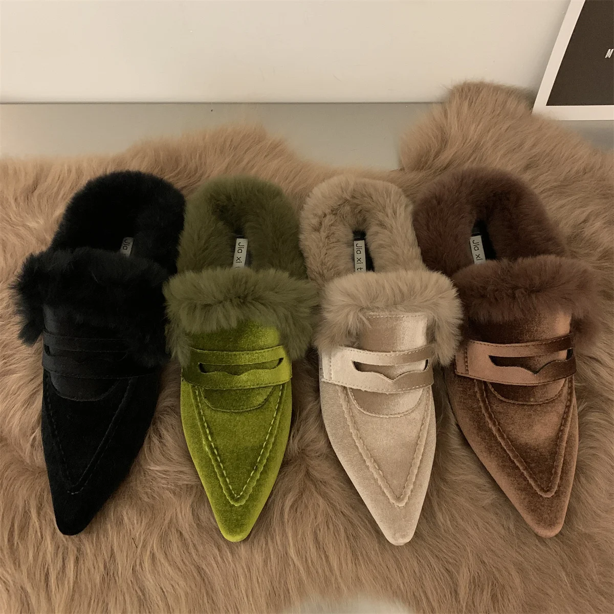Women's Slippers Plush Flat Bottomed Mule Fashion Pointed Slippers Indoor and Outdoor Sexy Cotton Thermal Slippers Winter 2024 Women's Slippers Plush Flat Bottomed Mule Fashion Pointed Slippers Indoor and Outdoor Sexy Cotton Thermal Slippers Winter 2024