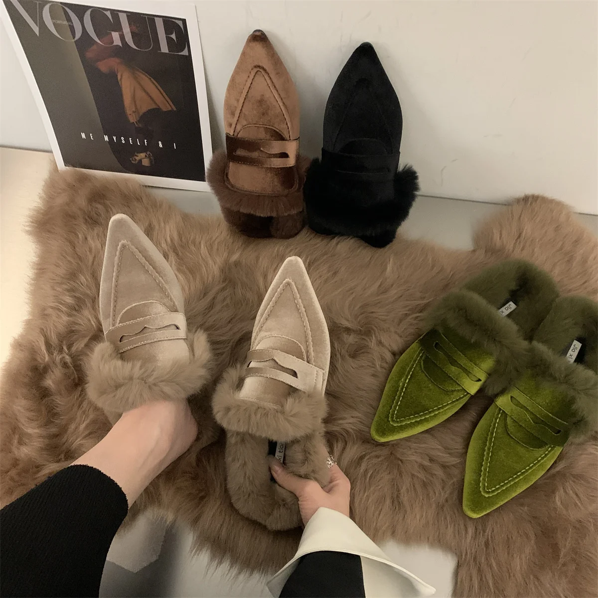 Women's Slippers Plush Flat Bottomed Mule Fashion Pointed Slippers Indoor and Outdoor Sexy Cotton Thermal Slippers Winter 2024 Women's Slippers Plush Flat Bottomed Mule Fashion Pointed Slippers Indoor and Outdoor Sexy Cotton Thermal Slippers Winter 2024