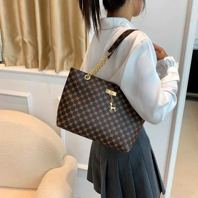 New Presbyopia Handbag Texture Soft Leather Large Capacity Tote Women Bag With Hanging Accessories Shoulder Bag New Presbyopia Handbag Texture Soft Leather Large Capacity Tote Women Bag With Hanging Accessories Shoulder Bag
