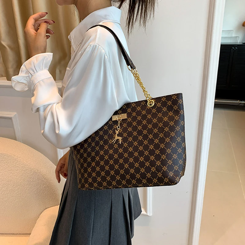 New Presbyopia Handbag Texture Soft Leather Large Capacity Tote Women Bag With Hanging Accessories Shoulder Bag New Presbyopia Handbag Texture Soft Leather Large Capacity Tote Women Bag With Hanging Accessories Shoulder Bag