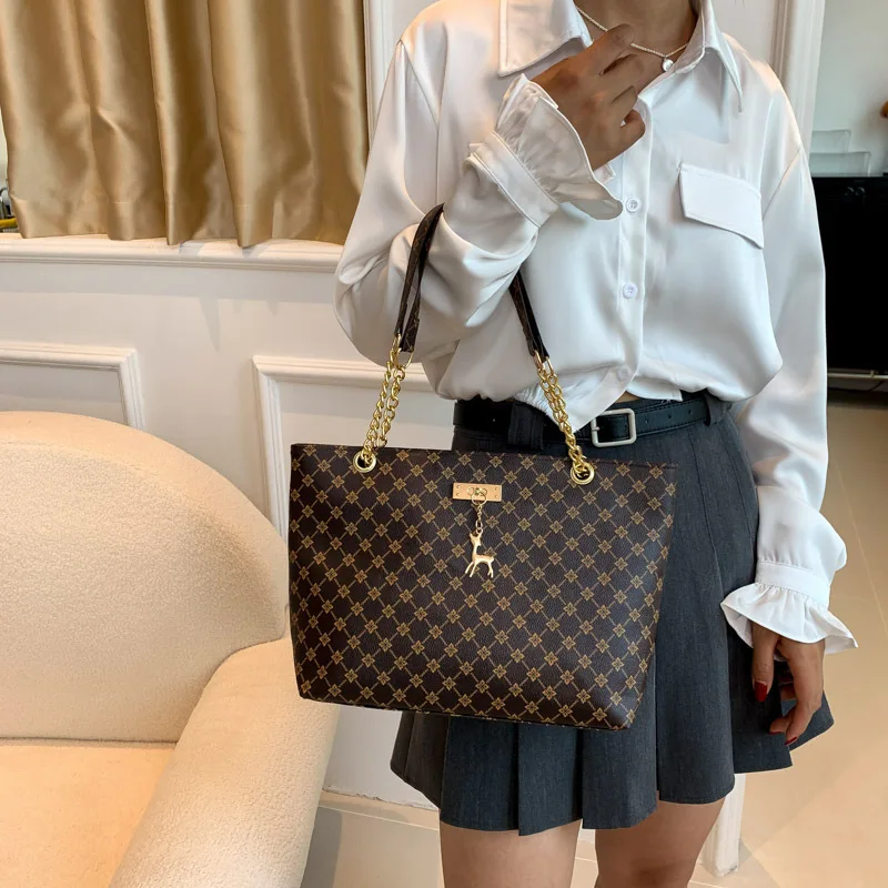 New Presbyopia Handbag Texture Soft Leather Large Capacity Tote Women Bag With Hanging Accessories Shoulder Bag New Presbyopia Handbag Texture Soft Leather Large Capacity Tote Women Bag With Hanging Accessories Shoulder Bag