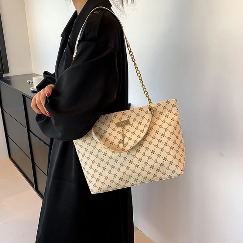 New Presbyopia Handbag Texture Soft Leather Large Capacity Tote Women Bag With Hanging Accessories Shoulder Bag New Presbyopia Handbag Texture Soft Leather Large Capacity Tote Women Bag With Hanging Accessories Shoulder Bag