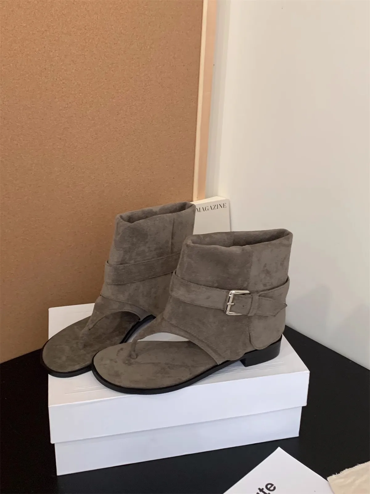 Women Peep Toe Boots2025 Summer New Flip Flops Luxury Vintage Cool Boots Breathable Comfortable Fashion Square Button Sandals Women Peep Toe Boots2025 Summer New Flip Flops Luxury Vintage Cool Boots Breathable Comfortable Fashion Square Button Sandals